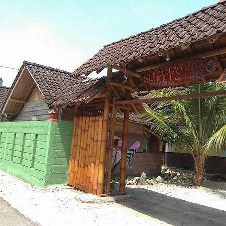 Harry'S Ocean House Watukarung Homestay Kalak Dış mekan fotoğraf