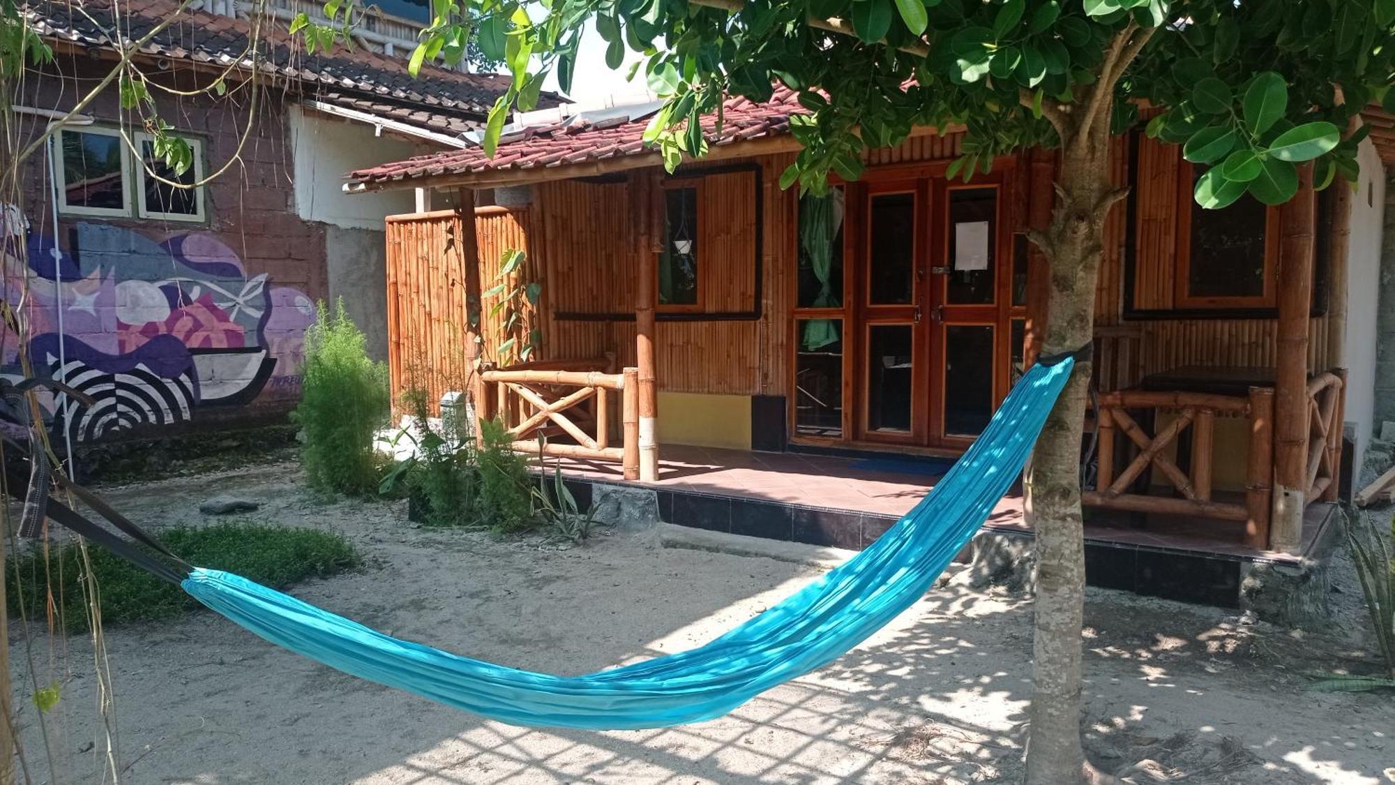 Harry'S Ocean House Watukarung Homestay Kalak Oda fotoğraf