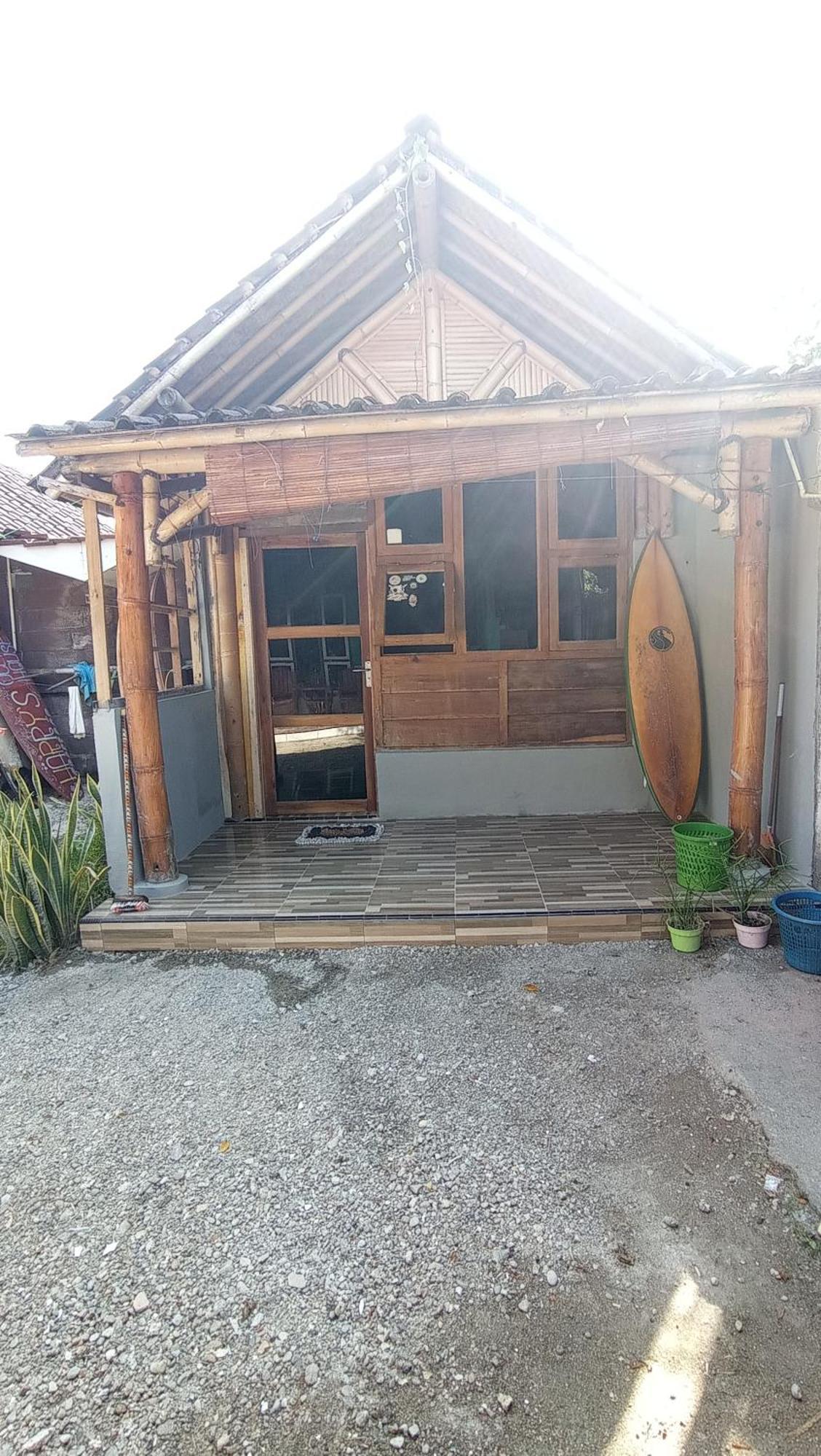 Harry'S Ocean House Watukarung Homestay Kalak Oda fotoğraf