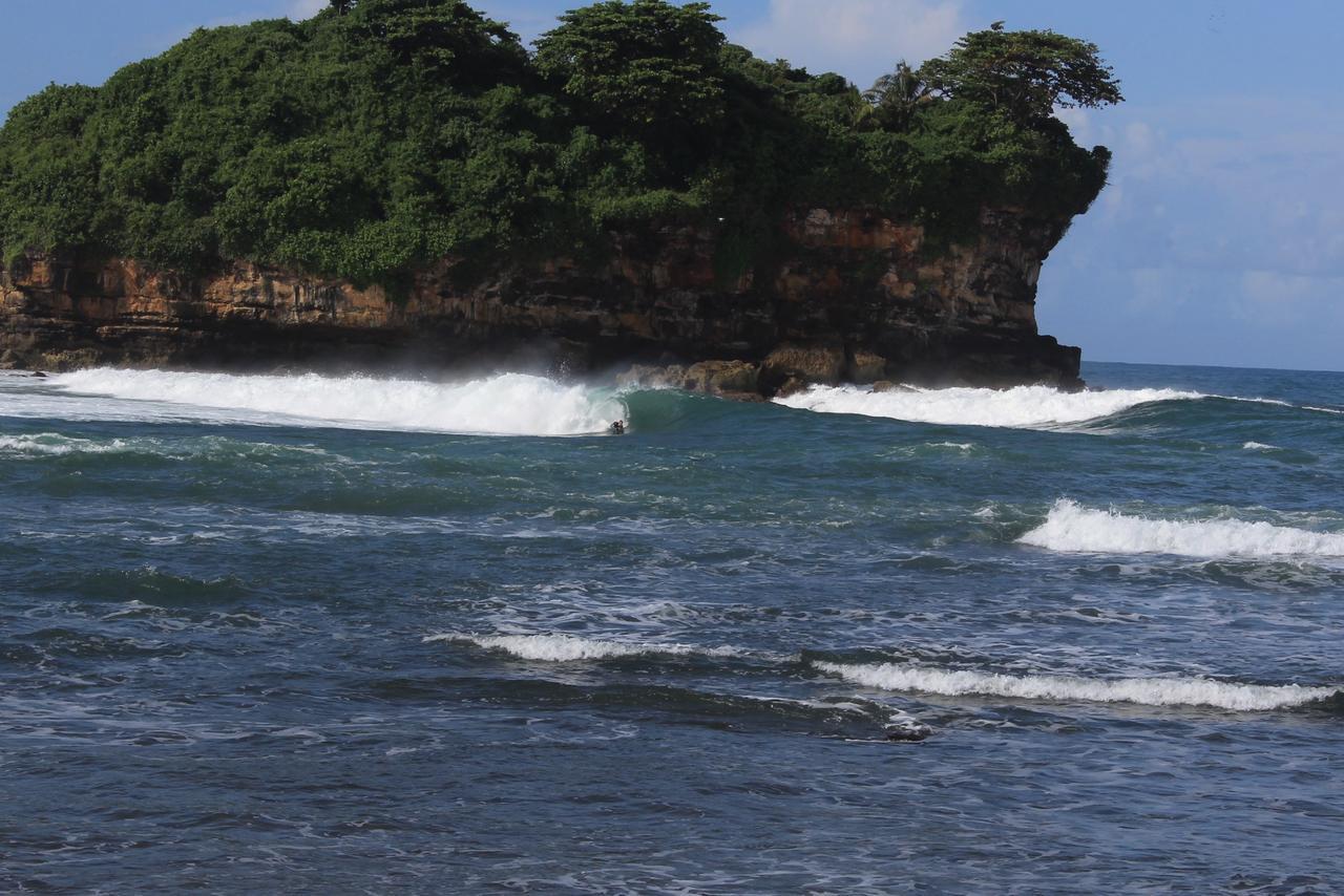 Harry'S Ocean House Watukarung Homestay Kalak Dış mekan fotoğraf