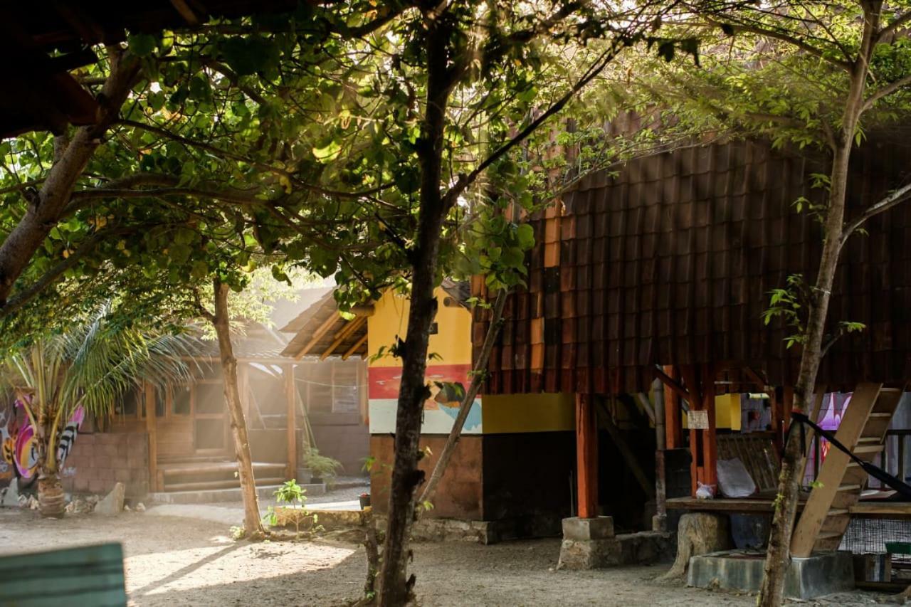 Harry'S Ocean House Watukarung Homestay Kalak Dış mekan fotoğraf