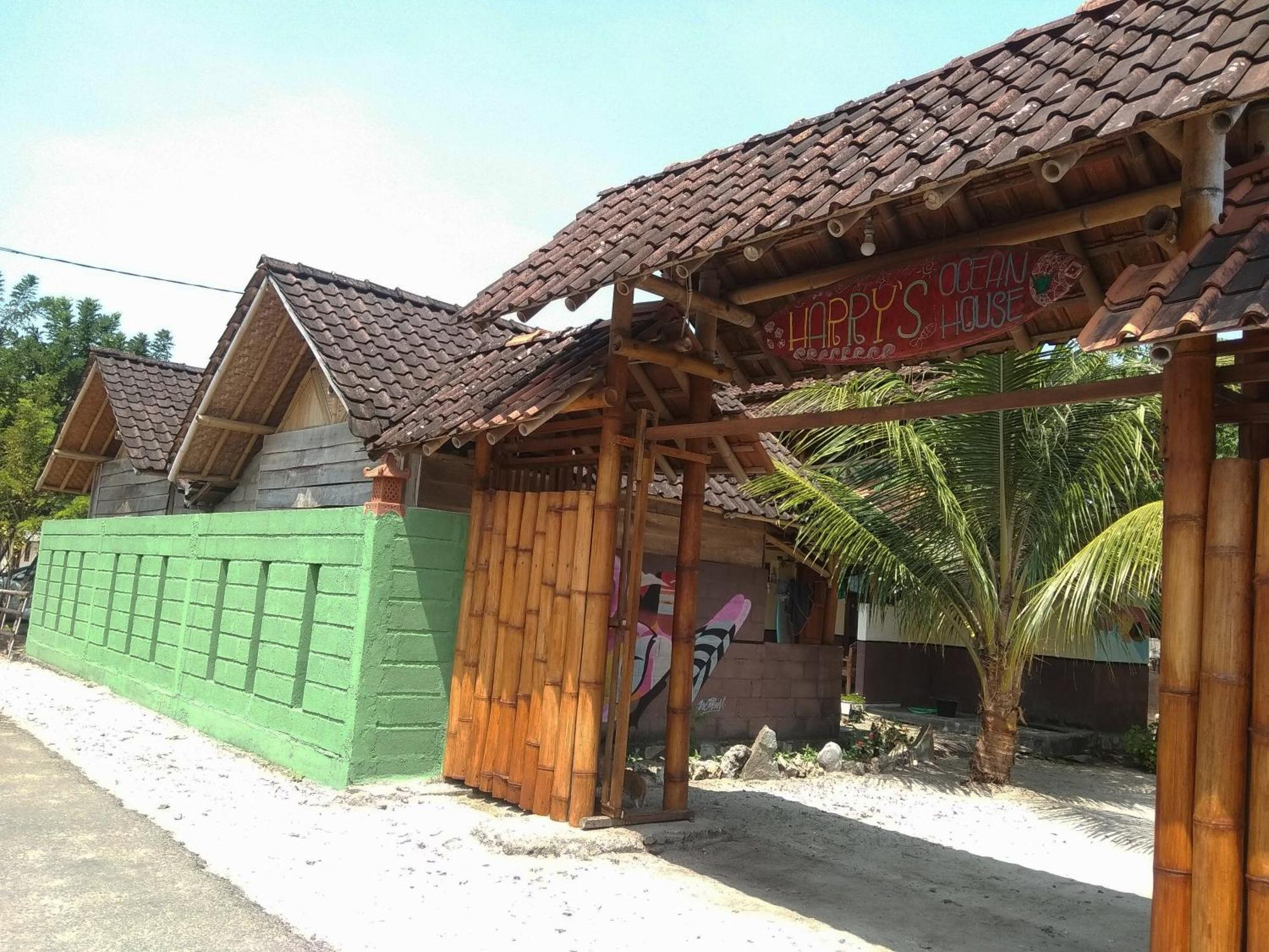 Harry'S Ocean House Watukarung Homestay Kalak Dış mekan fotoğraf