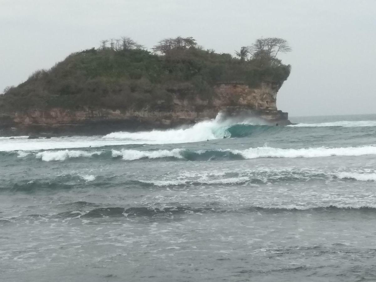Harry'S Ocean House Watukarung Homestay Kalak Dış mekan fotoğraf